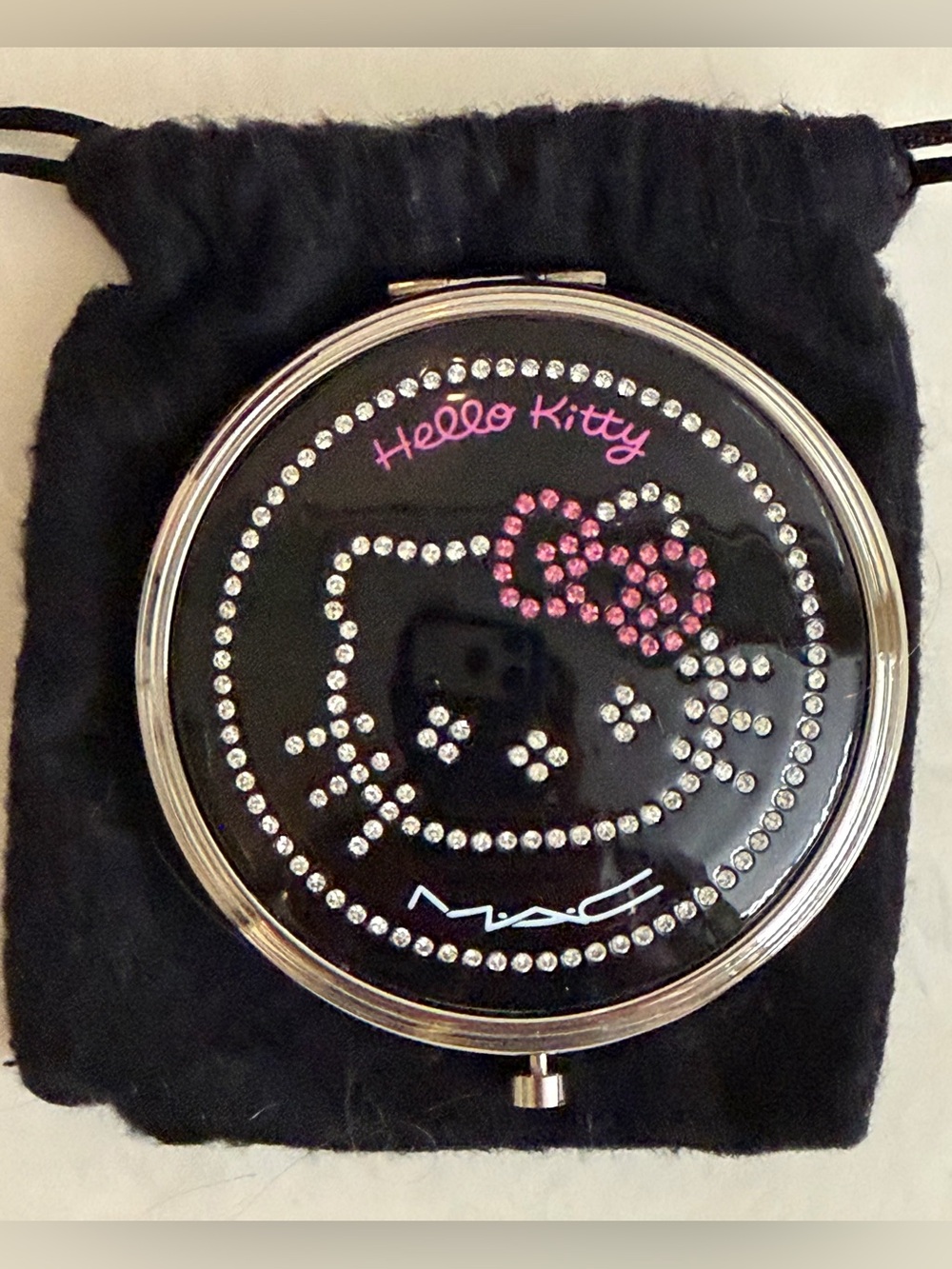 M•A•C Hello Kitty Sheer Mystery Pressed Powder Compact Light New in Box - Picture 5 of 8